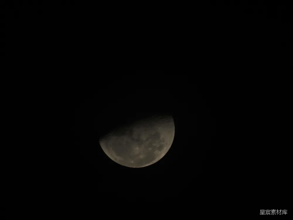 高清摄影 月亮 夜景 自然风光 宁静 月光 夜空中的半轮明月