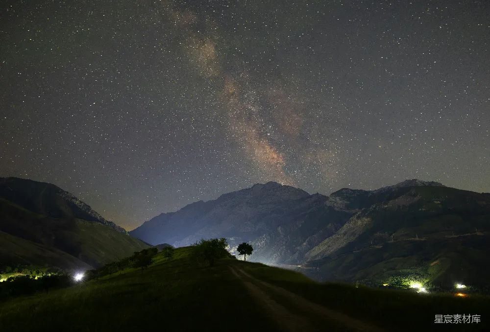 高清摄影 夜景 山脉 星河 自然风光 宁静 星河下的山间小路