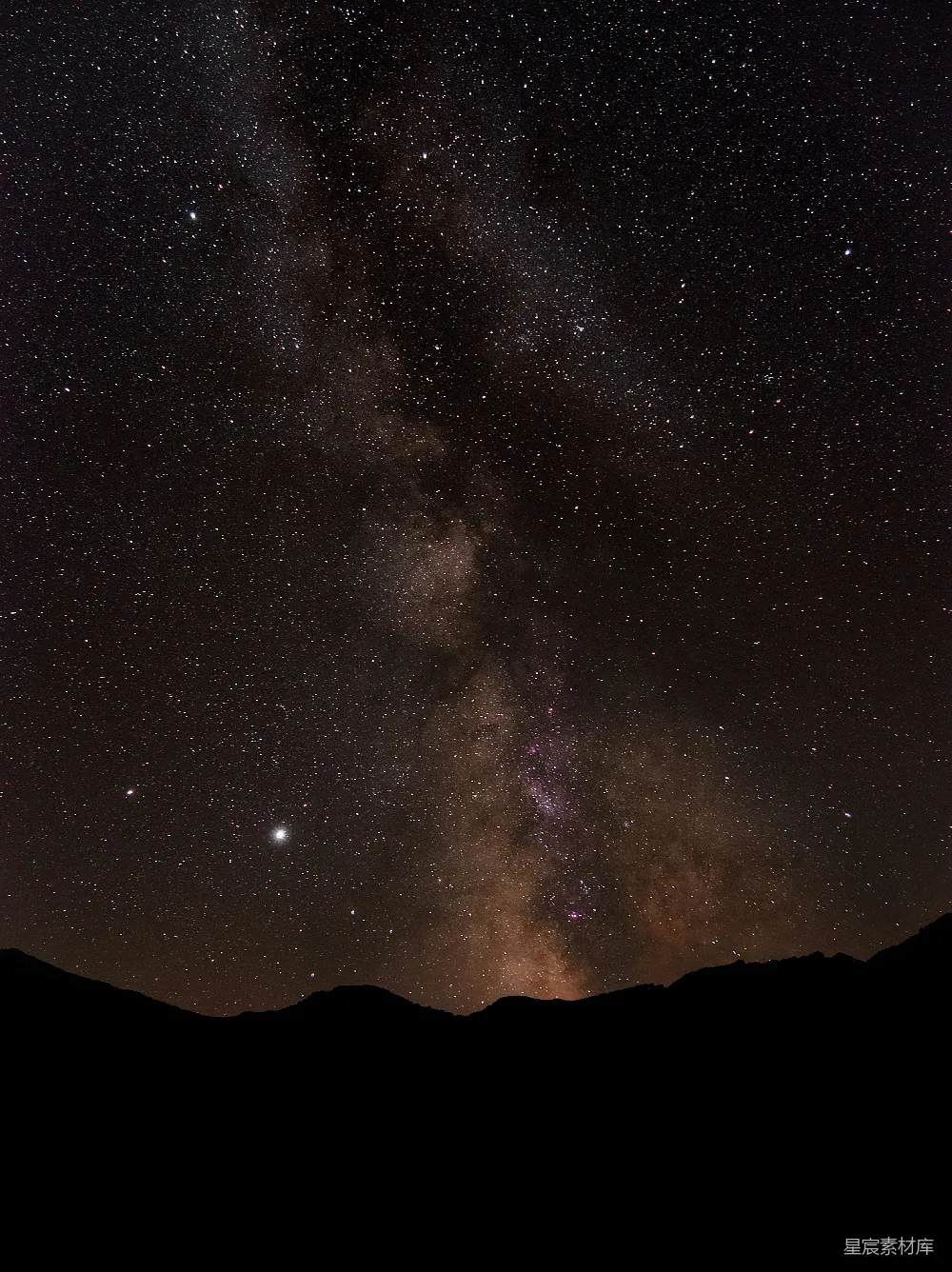 高清摄影 夜景 星空 银河 自然美景 宁静 夜空下的银河