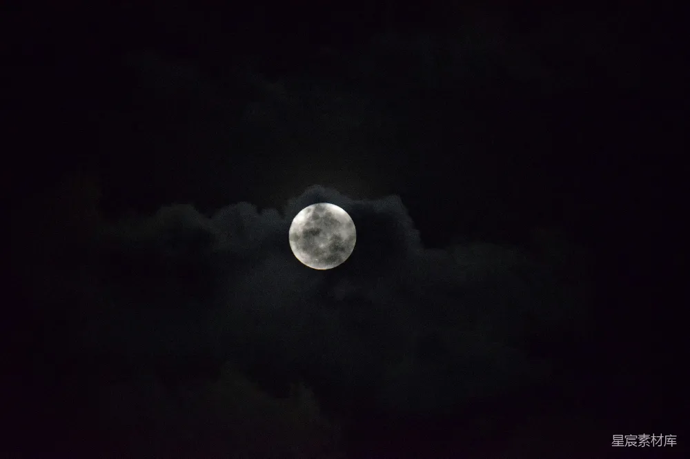 高清摄影 月亮 夜空 云层 宁静 自然 月夜云影