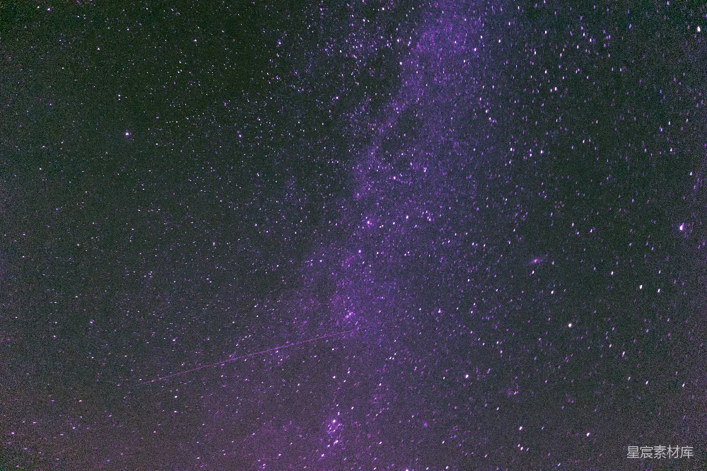 高清摄影 夜空 紫色 星光 宁静 背景 紫光闪烁的夜空