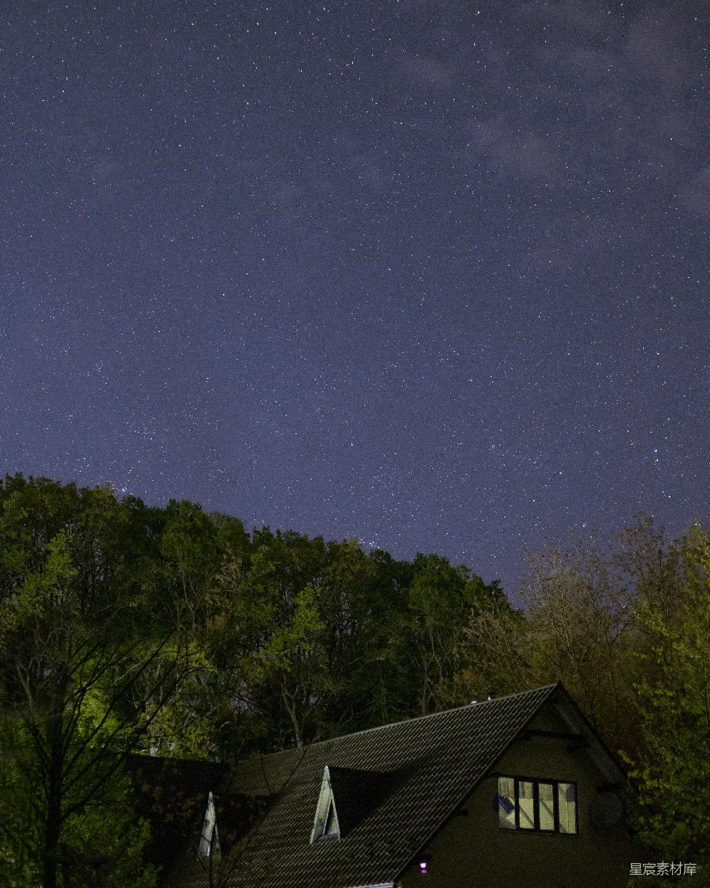 高清摄影 夜空 星星 乡村 自然美景 宁静 夜空中繁星点点的乡村景象