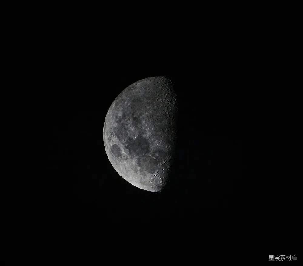 高清摄影 月亮 夜景 自然 宁静 天体 夜空中半圆的月球