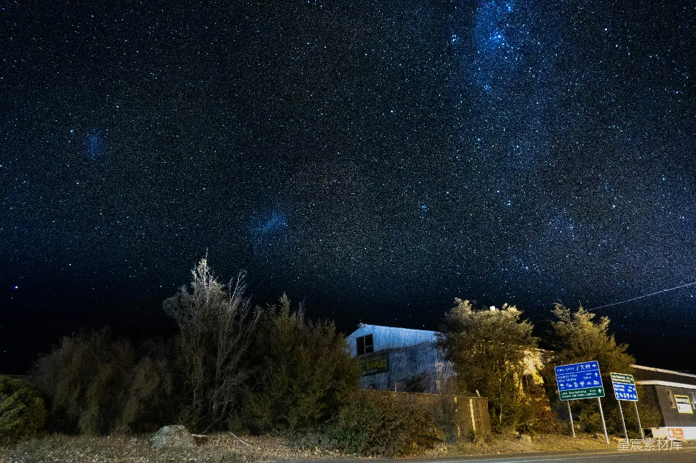 高清摄影 夜景 星空 小屋 宁静 自然 夜空下的小屋