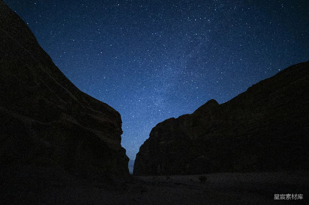 高清摄影 夜景 星空 自然 峡谷 宁静 星河下的峡谷
