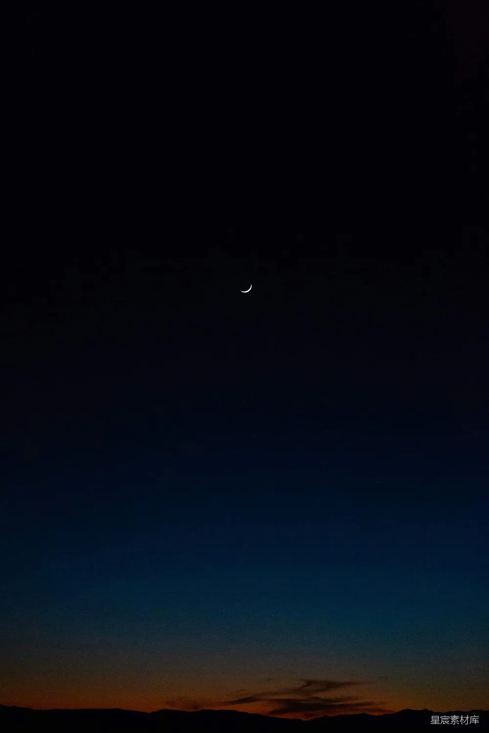 高清摄影 夜空 新月 宁静 自然风光 摄影 新月下的宁静夜空