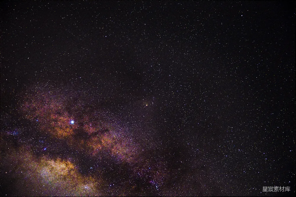 高清摄影 夜空 银河 星星 宇宙 宁静 璀璨星空下的银河