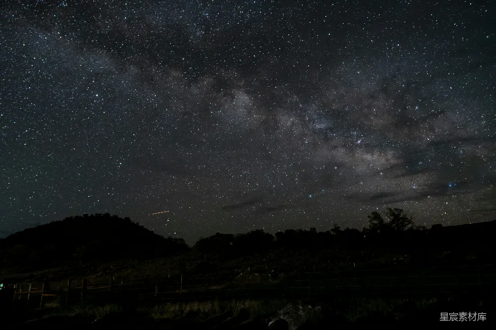 高清摄影 星空 银河系 宁静 自然 天文 夜空下的银河