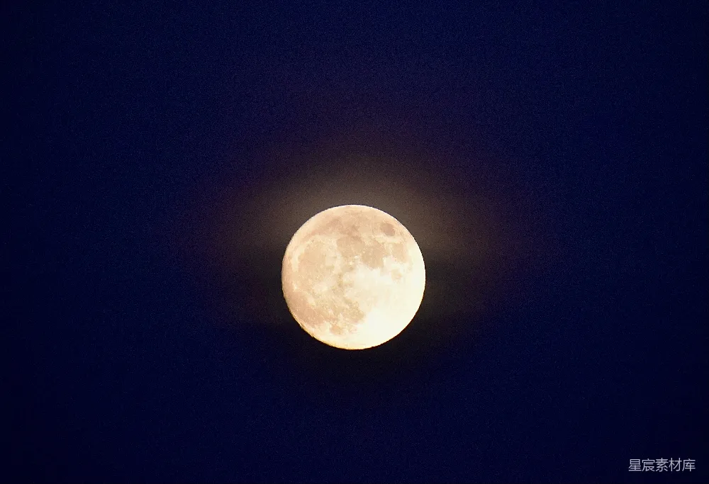 高清摄影 月亮 夜景 自然风光 宁静 星空 夜空中明亮的满月