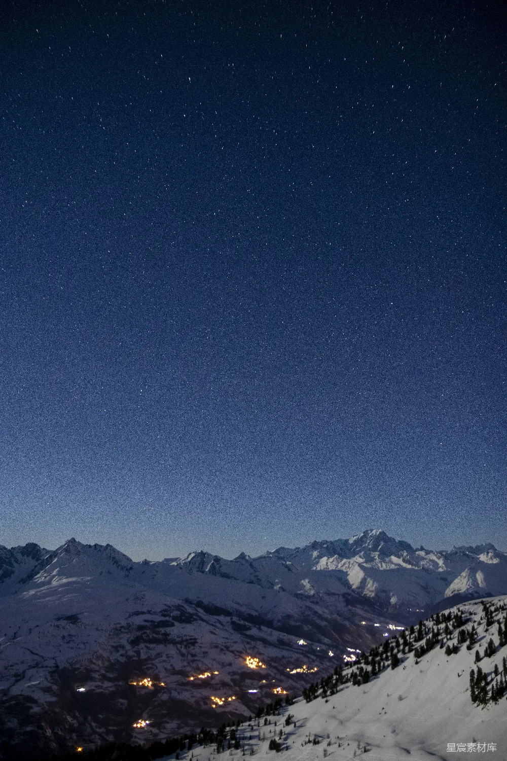 高清摄影 雪山 夜景 星空 自然风光 宁静 星空下的雪山
