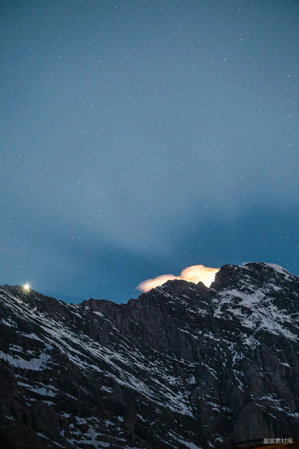 高清摄影 夜景 山峰 星空 自然风光 宁静 夜空下的雪山