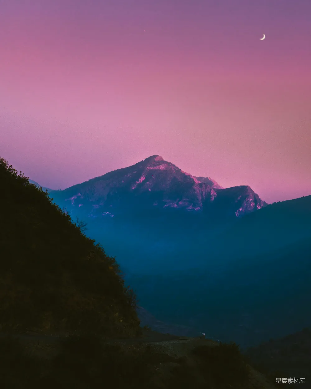 高清摄影 山峰 日落 自然风光 宁静 风景 日落时分的山峰
