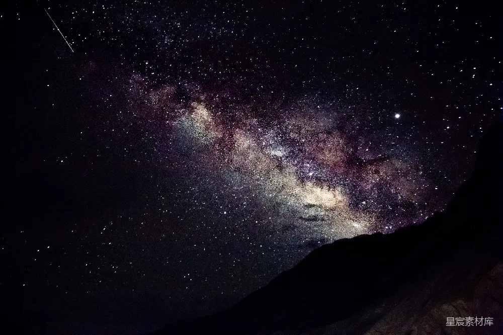 高清摄影 夜空 银河 山景 自然 宁静 银河夜空下的山峰