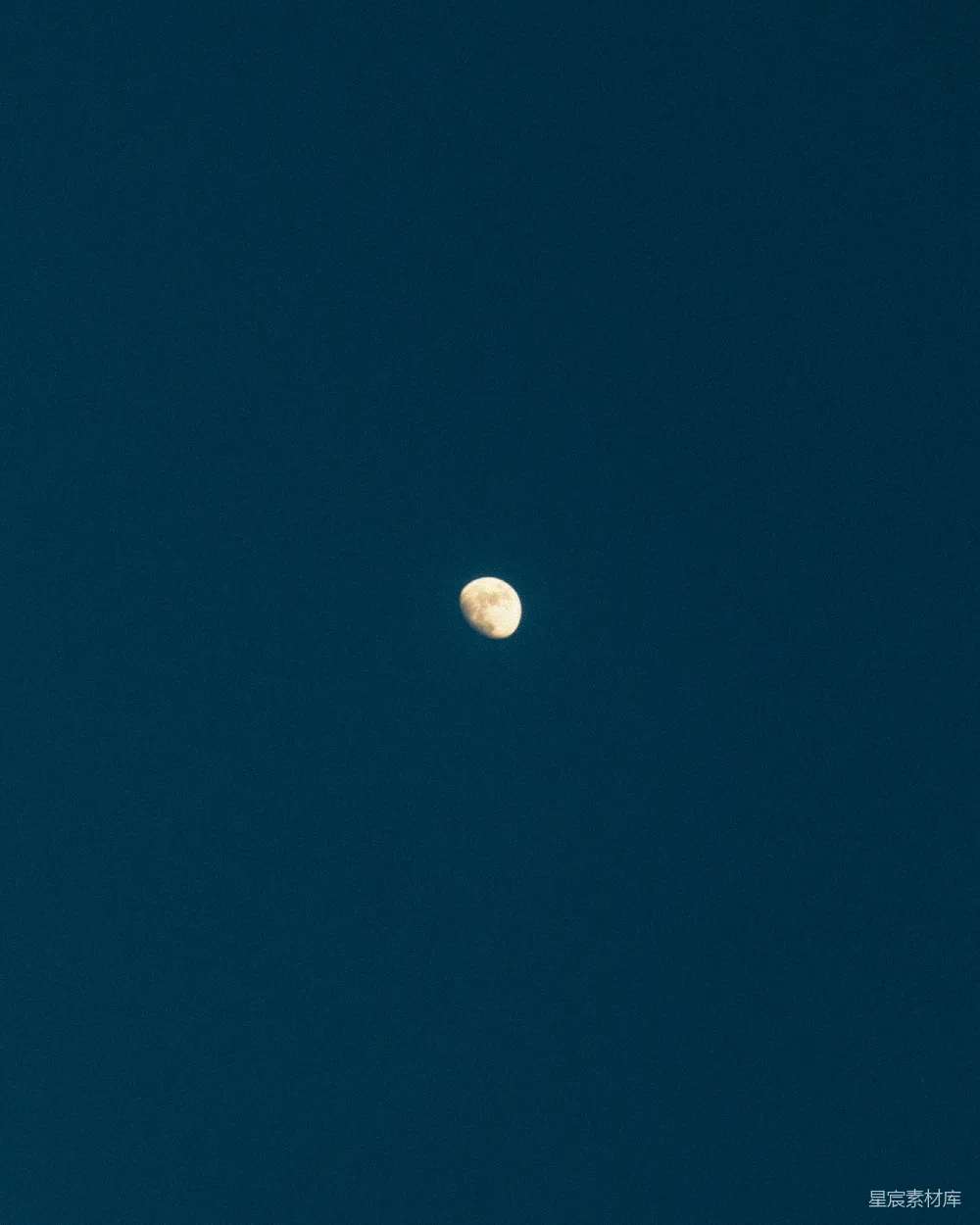 高清摄影 月亮 夜空 宁静 自然美景 宁静时刻 夜空中的月亮