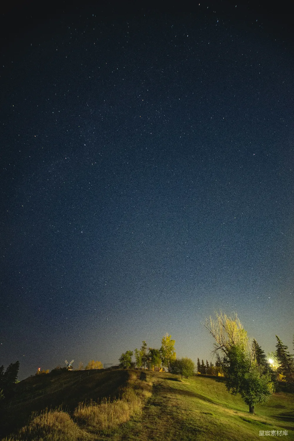 高清摄影 夜景 星空 乡村 自然 风景 夜空下的宁静山丘