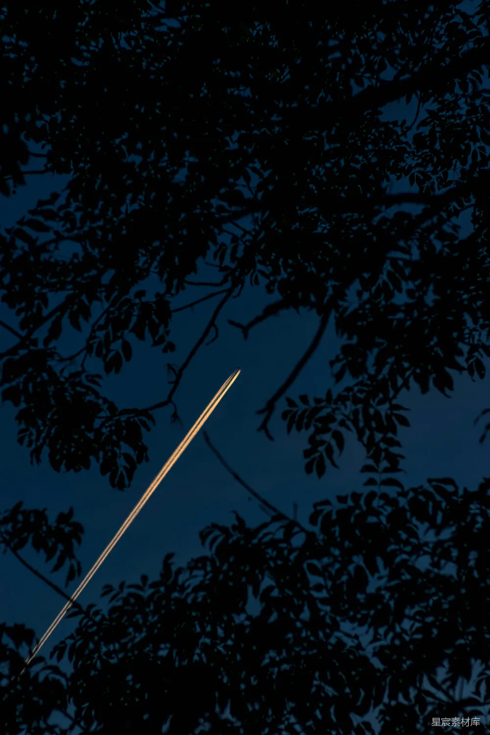 高清摄影 夜空 飞机 航迹 自然 旅行 夜空中的飞机轨迹