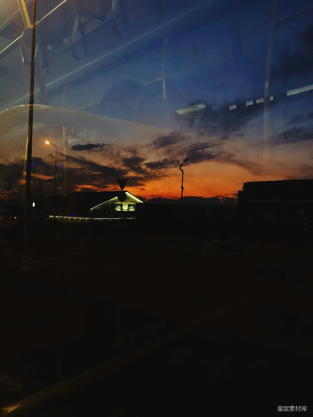 高清摄影 城市街景 夕阳 建筑 街灯 黄昏 夕阳下的城市街景