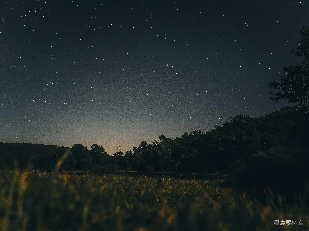 高清摄影 星空 夜晚 自然 宁静 户外 星空下的静谧夜晚