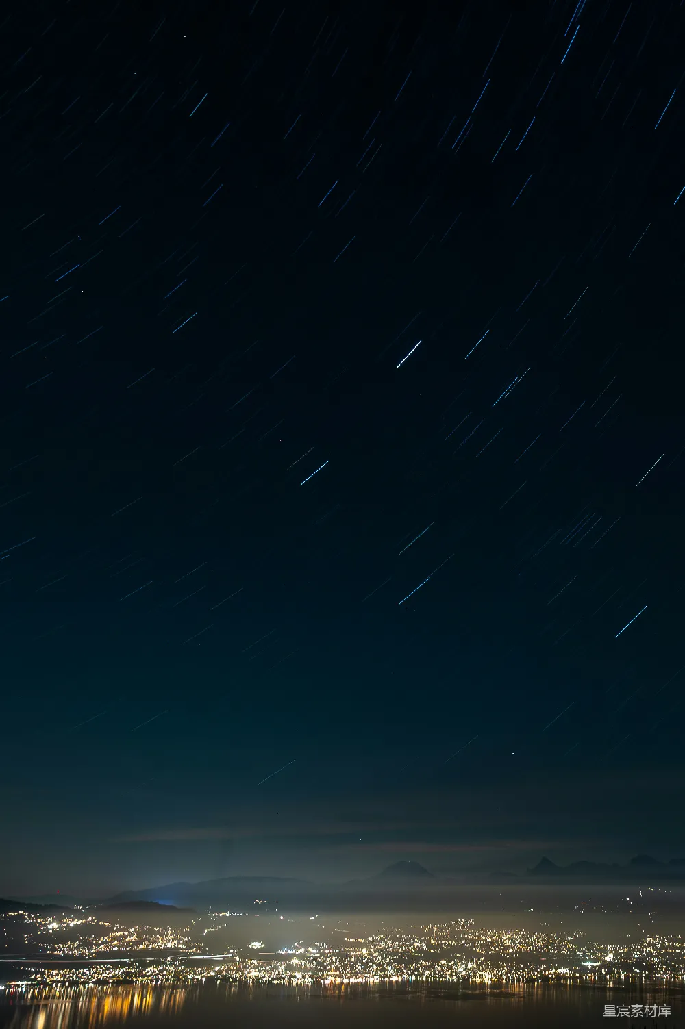高清摄影 夜空 星轨 城市 自然风光 宁静 夜空星轨下的城市光景