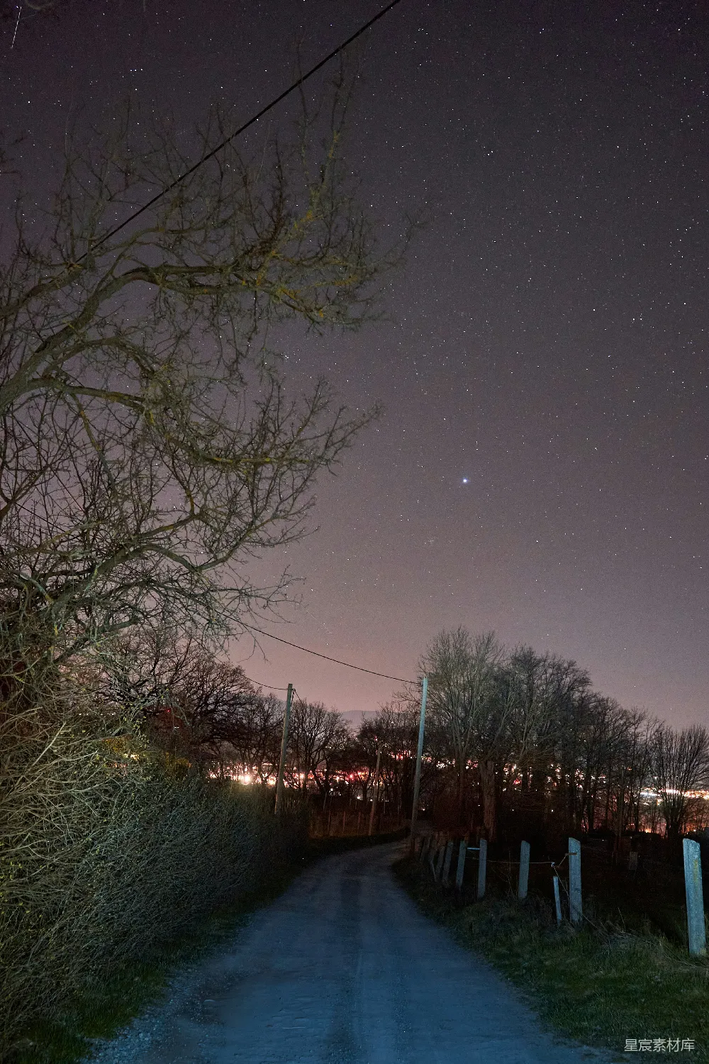高清摄影 夜景 乡村 星空 宁静 自然 夜幕下的乡间小路