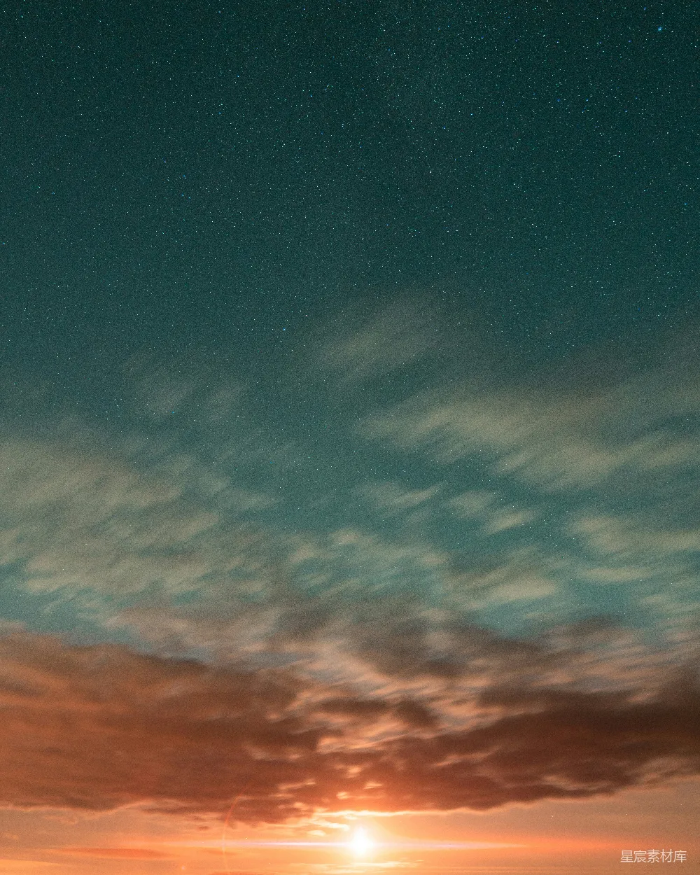 高清摄影 夜空 星河 云彩 自然风光 宁静 夜空下的星河与云彩