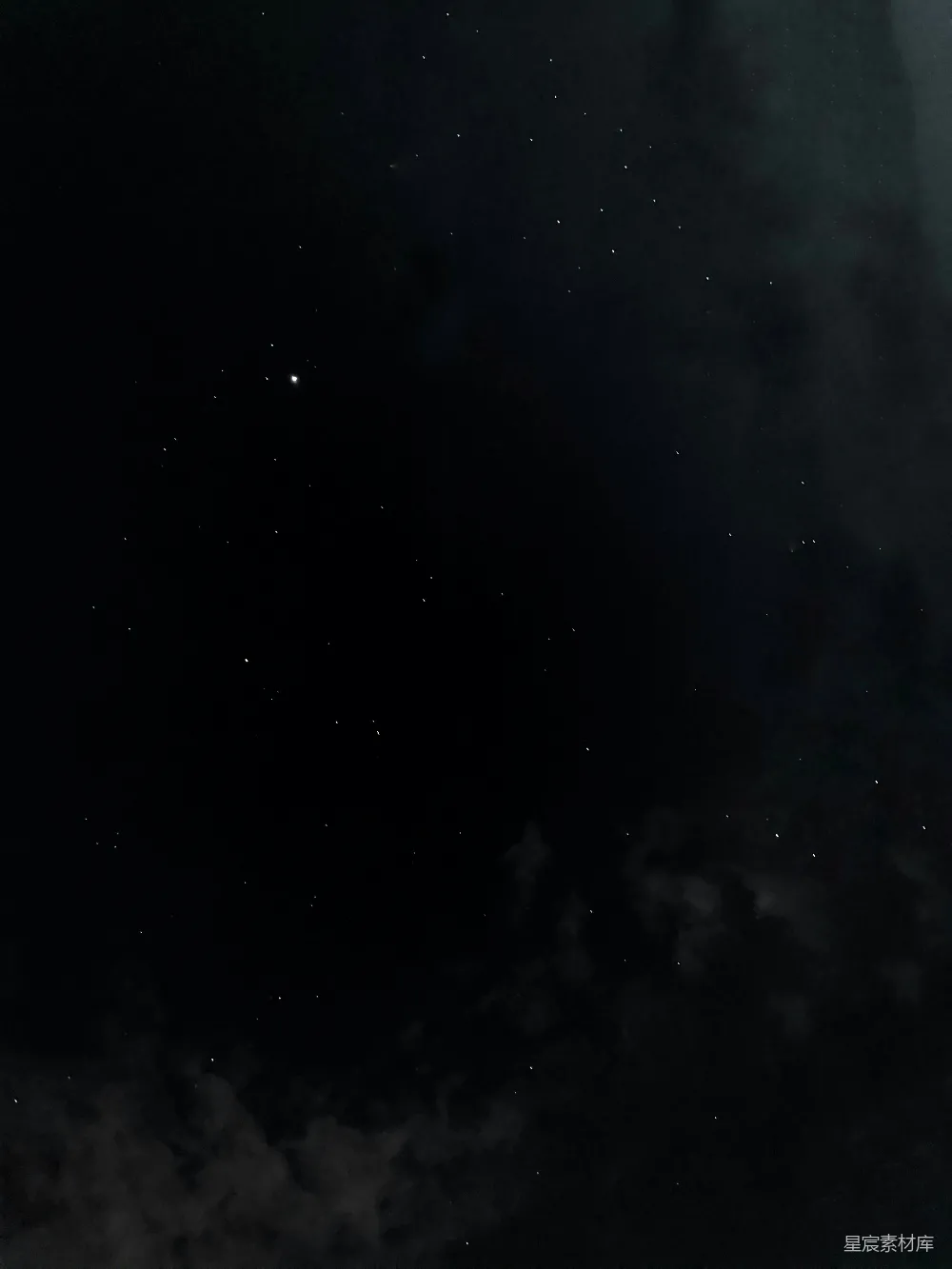 高清摄影 夜空 星星 云雾 宁静 自然 夜空中的星星与云雾