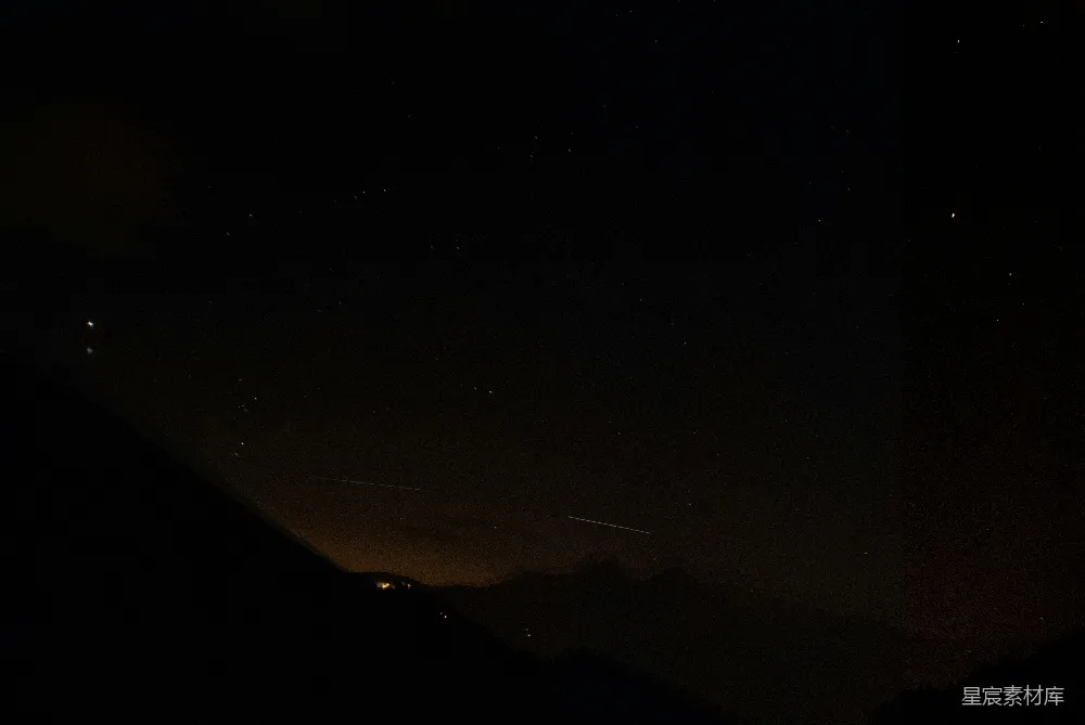 高清摄影 夜空 流星 星星 自然风光 宁静 夜空中的流星与星星