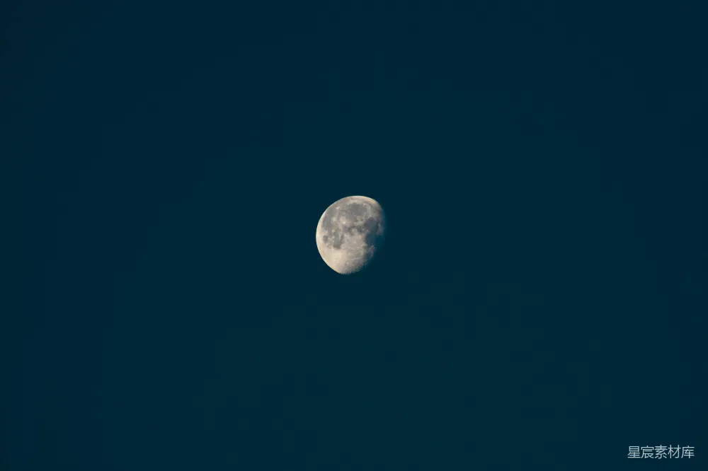 高清摄影 月亮 夜空 自然 宁静 摄影 夜空中的一轮弯月
