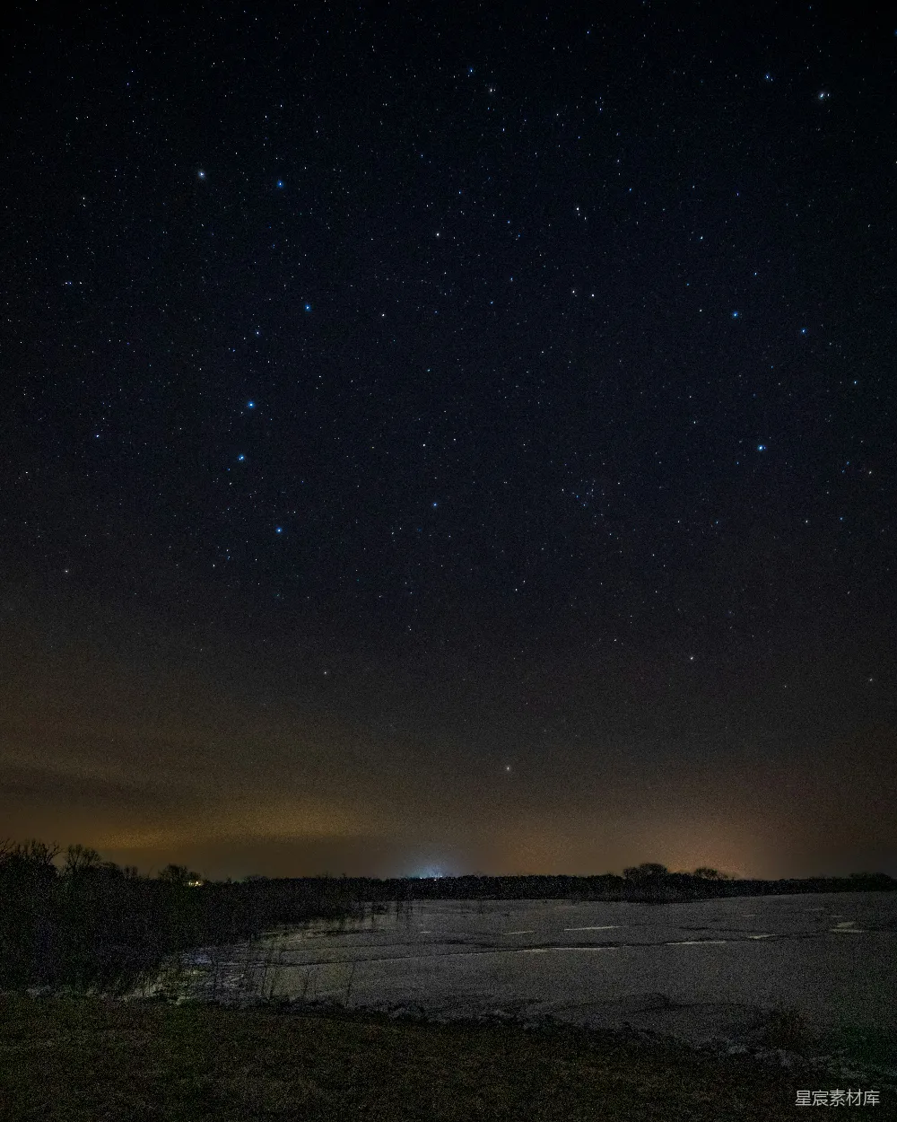 高清摄影 夜景 星空 宁静 湖面 自然 夜空下的静谧湖面