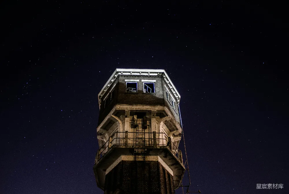 高清摄影 夜景 建筑 塔楼 星空 历史 夜空下的旧塔