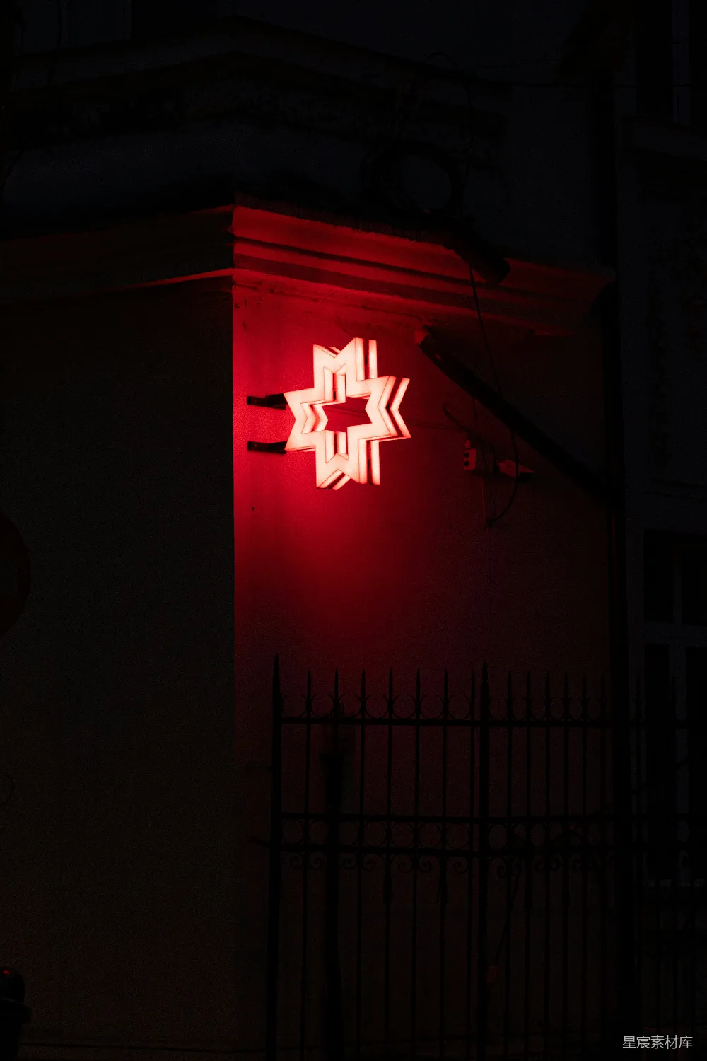 高清摄影 霓虹灯 红色 招牌 夜晚 城市 夜晚的霓虹灯招牌