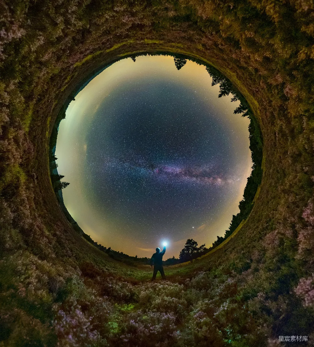 高清摄影 夜空 星河 自然 旅行 想象 夜空中的人造月亮