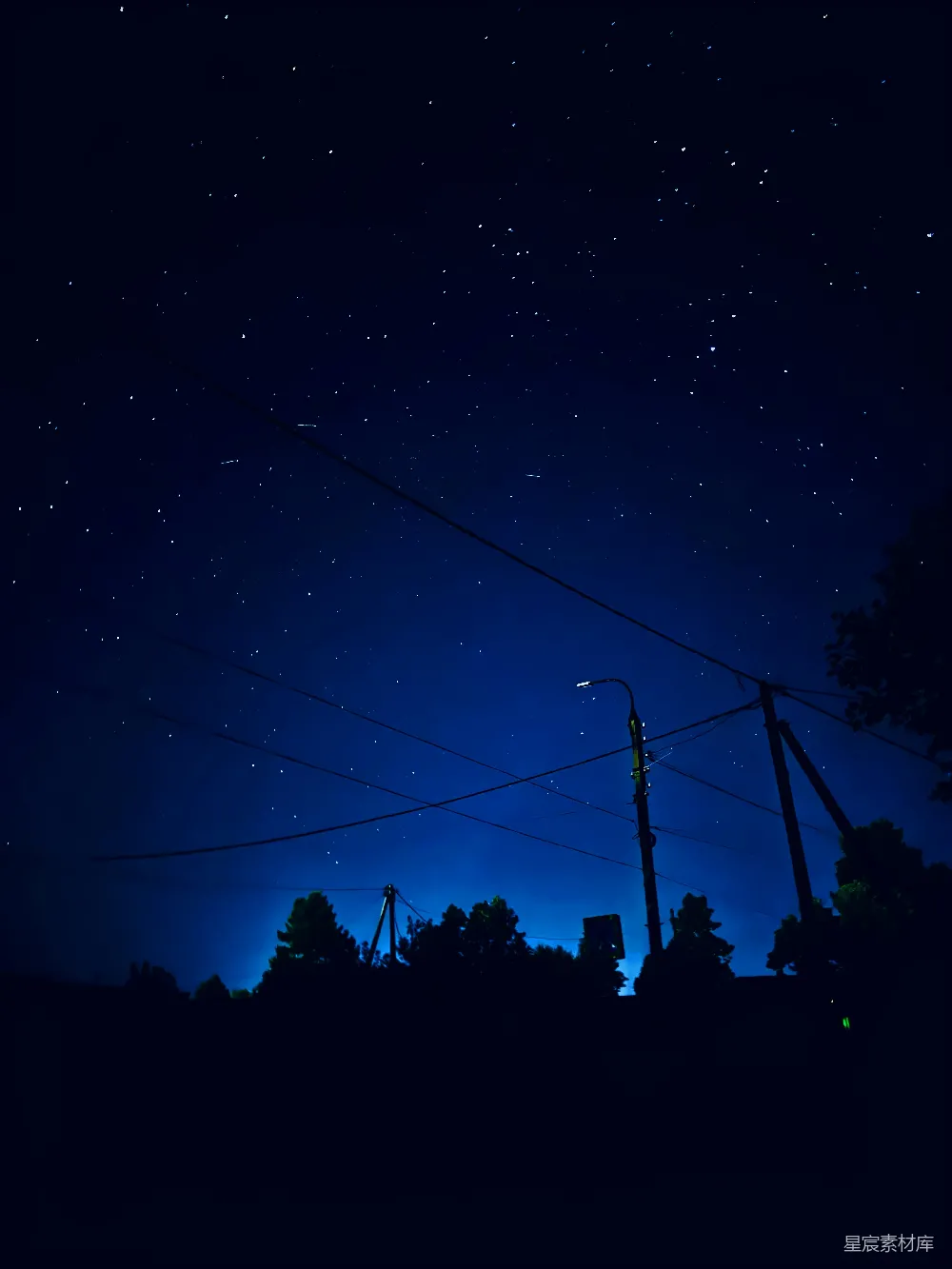 高清摄影 夜景 星空 城市 宁静 自然 夜空下的电线