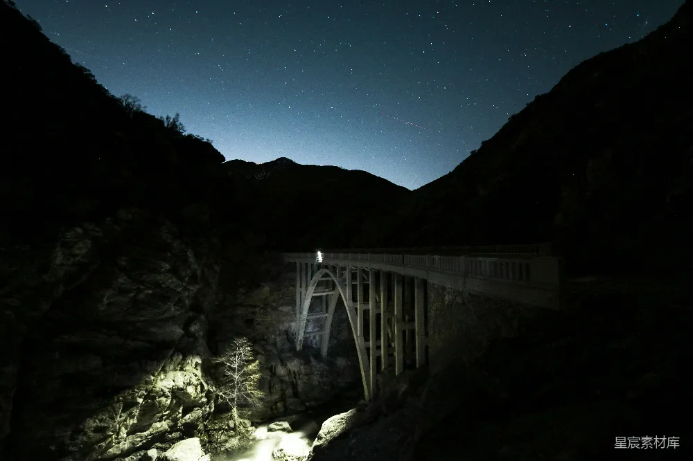 高清摄影 桥梁 夜晚 星空 自然风光 建筑 夜幕下的桥梁
