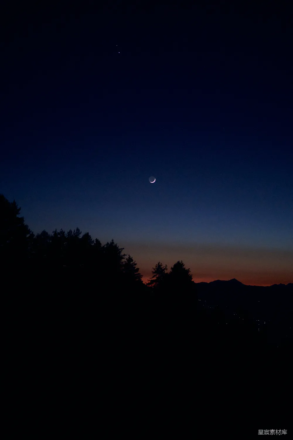 高清摄影 夜景 新月 星空 宁静 自然 夜幕下的新月与星空