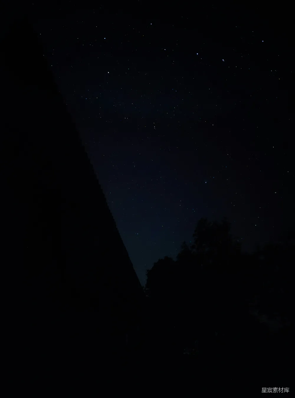 高清摄影 夜空 剪影 星空 宁静 自然 夜空下的三角形剪影