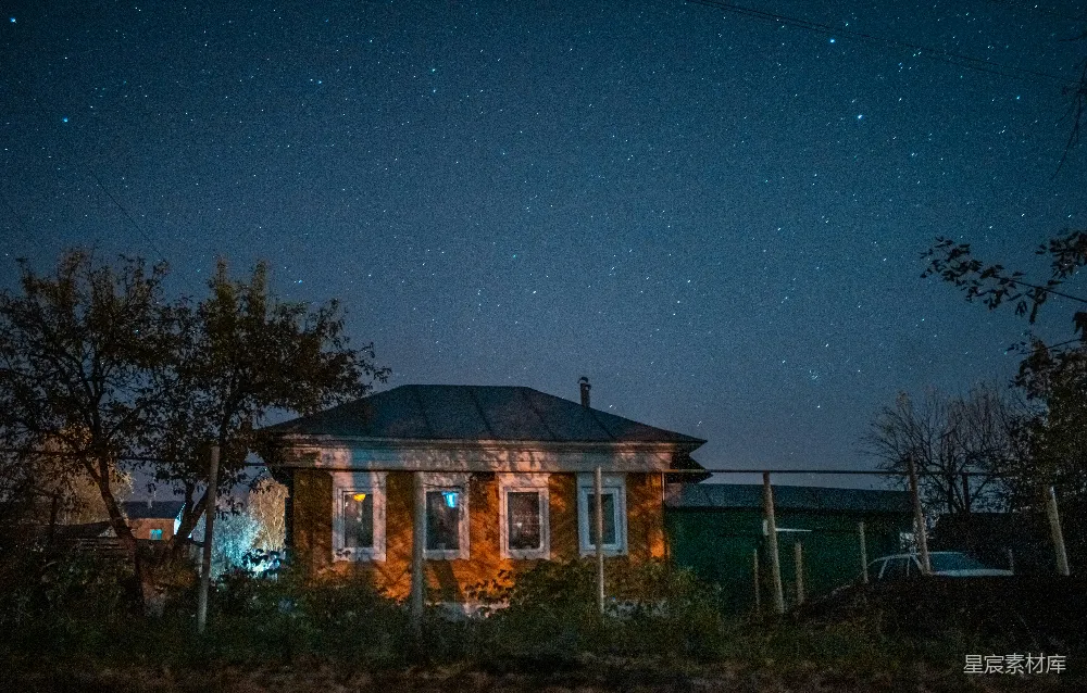 高清摄影 乡村 夜景 小屋 宁静 星空 乡村夜景下的温馨小屋