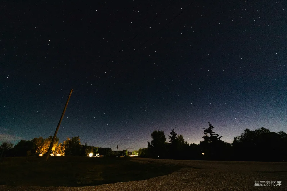 高清摄影 夜晚 星空 宁静 乡村 自然 星空下的宁静夜晚