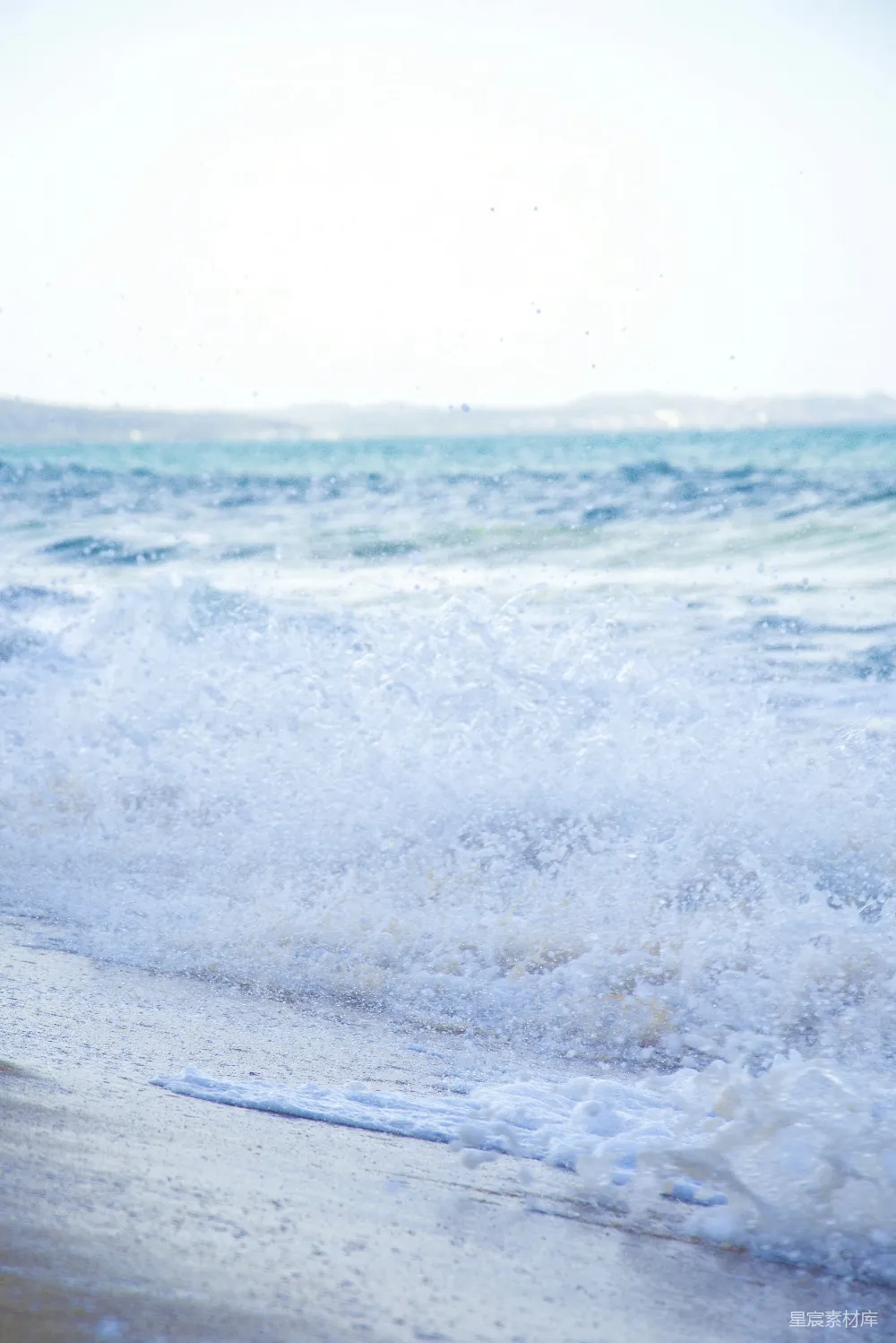 高清摄影 海洋 自然 宁静 风景 波浪 海浪拍打沙滩的瞬间