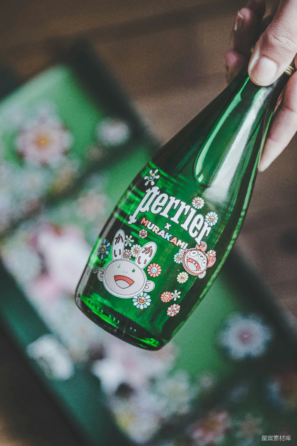 高清摄影 Perrier 艺术合作 时尚饮品 个性包装 创意设计 Perrier x Murakami艺术合作款