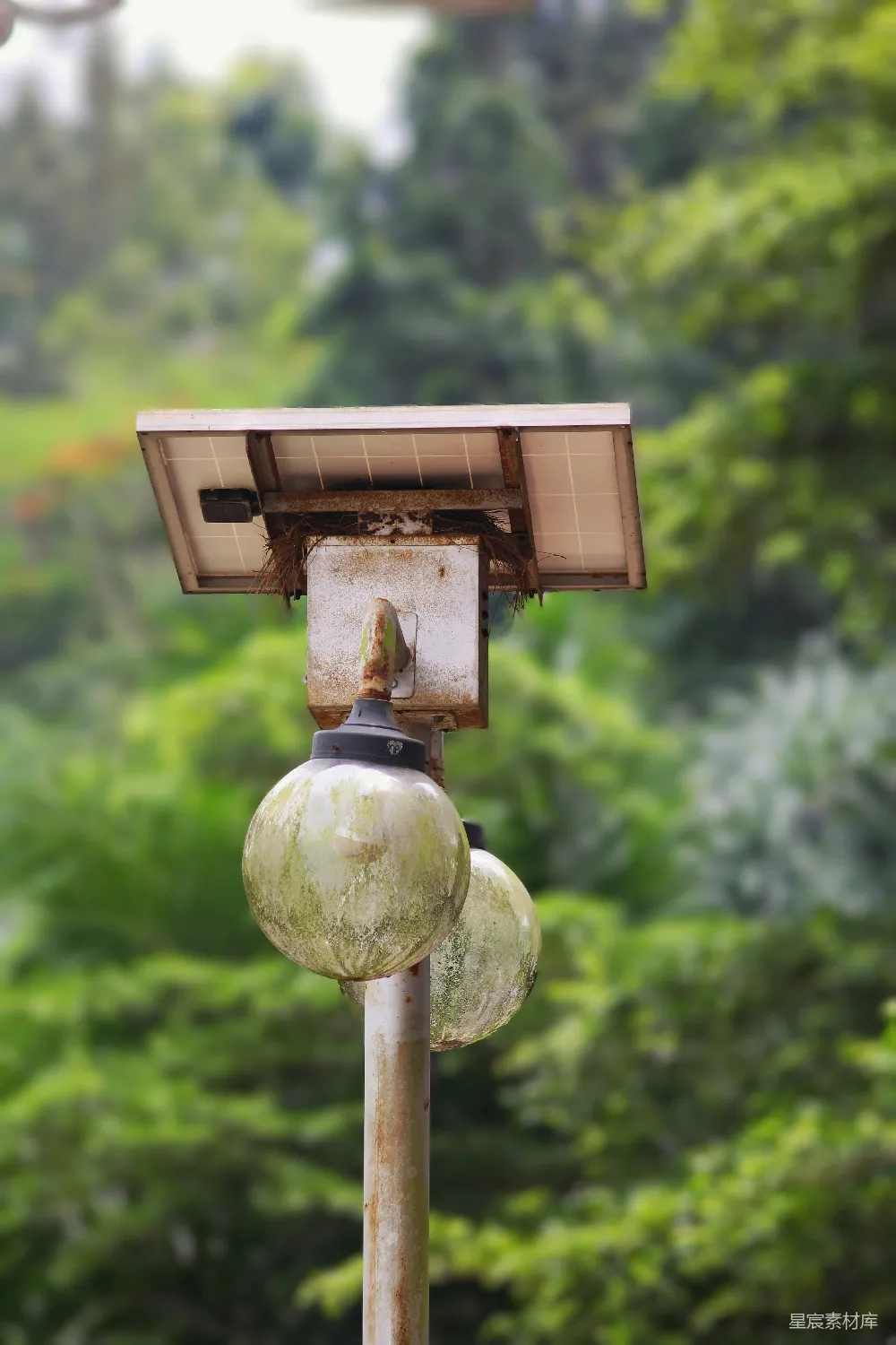 高清摄影 太阳能 路灯 自然 老化 户外 太阳能路灯的自然印记