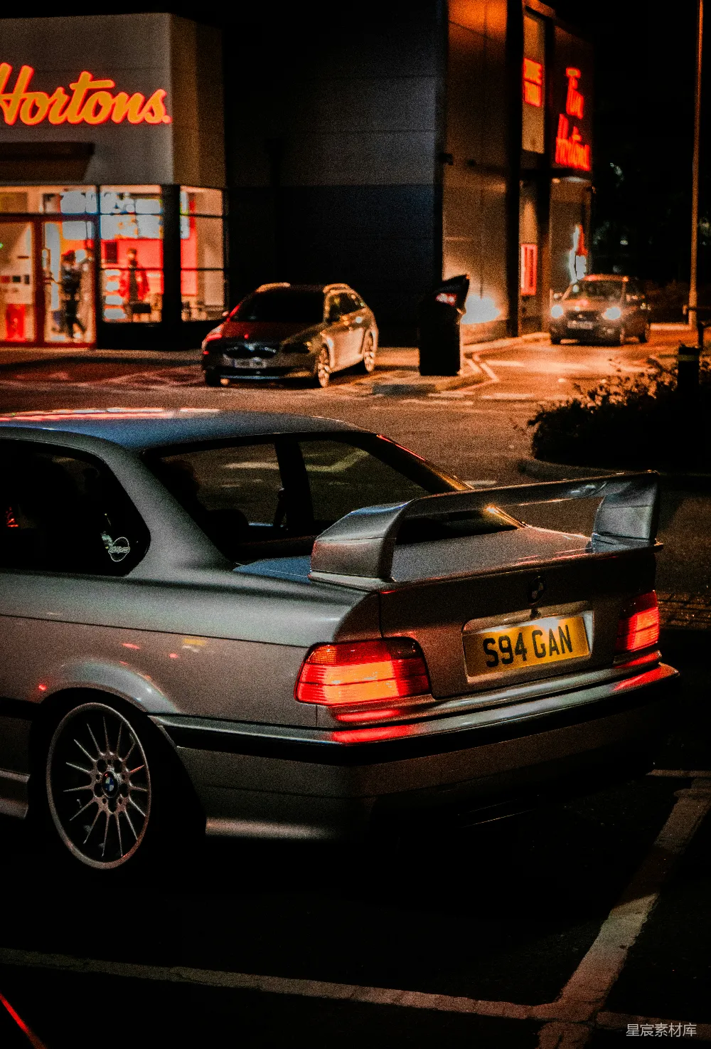 高清摄影 夜晚 复古车 城市景观 夜景 汽车 夜色中的复古车
