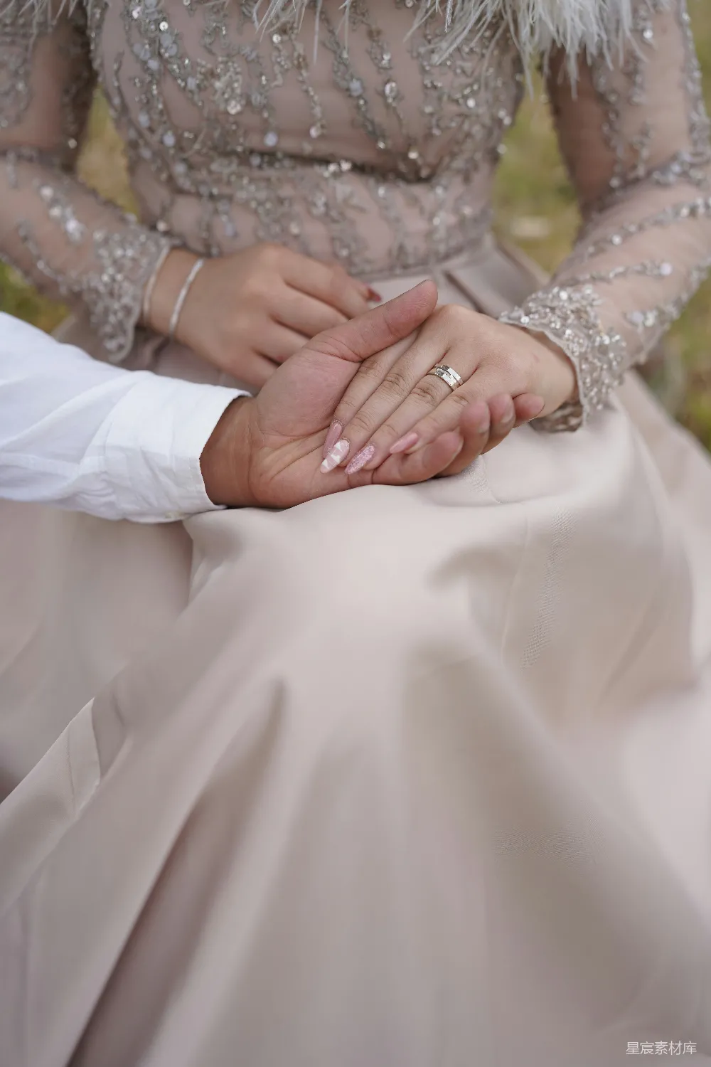 高清摄影 爱情 婚礼 手部特写 婚纱 戒指 牵手的幸福瞬间
