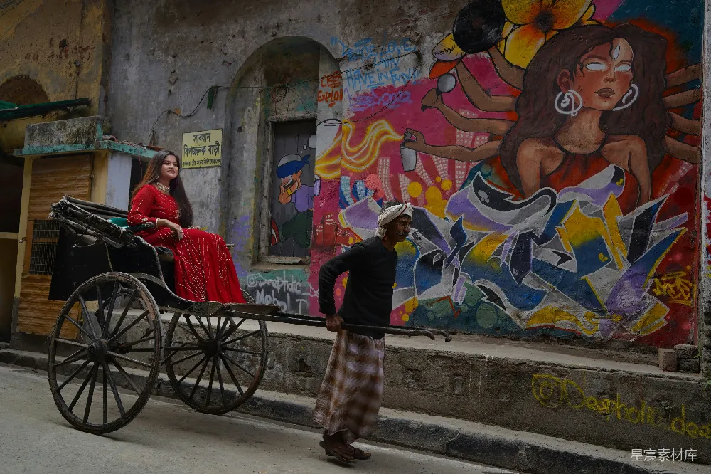 高清摄影 街头艺术 人力车 城市风景 文化融合 日常场景 街头艺术与人力车的相遇