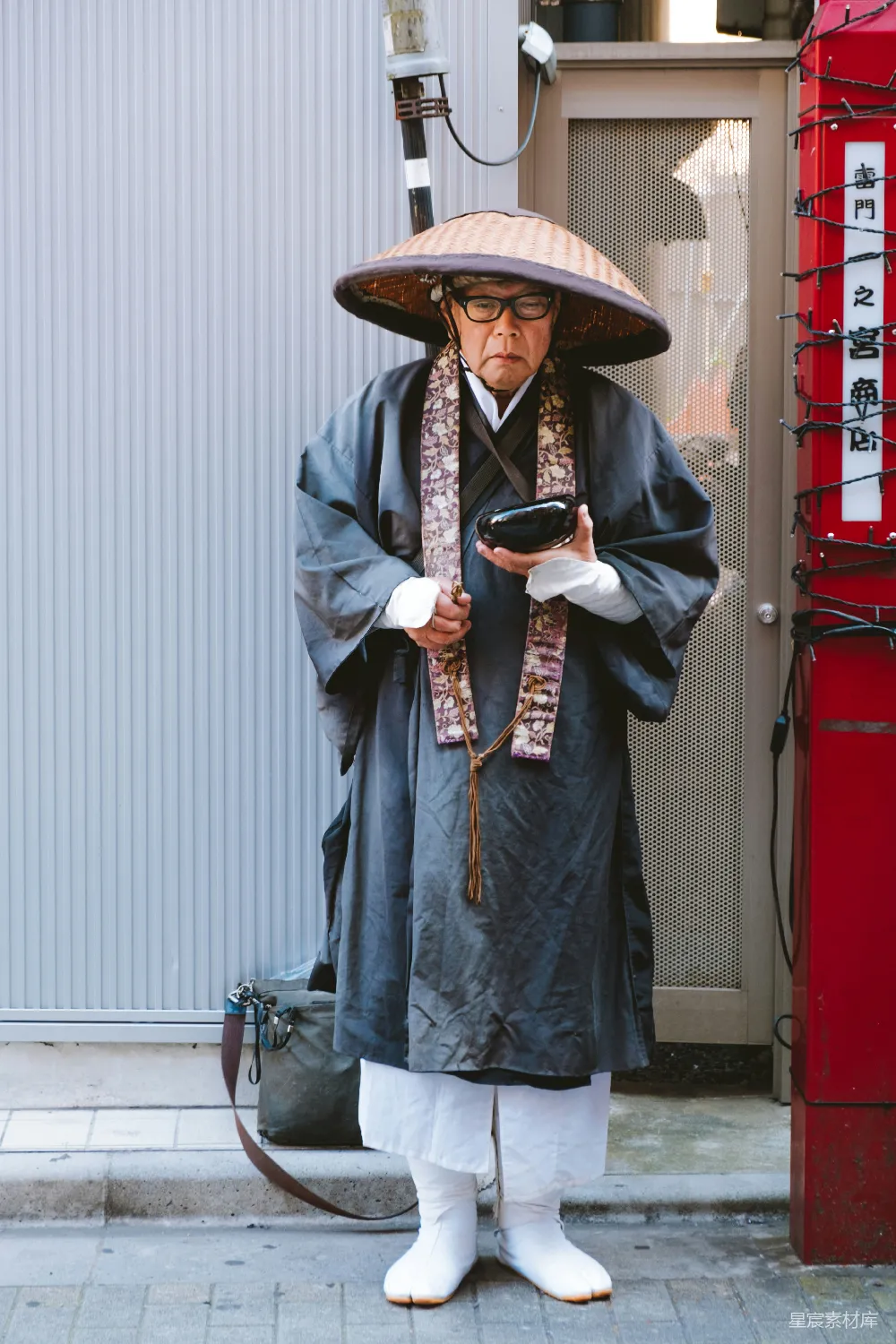 高清摄影 和服 传统服饰 日本文化 街头摄影 复古 街头的和服大叔