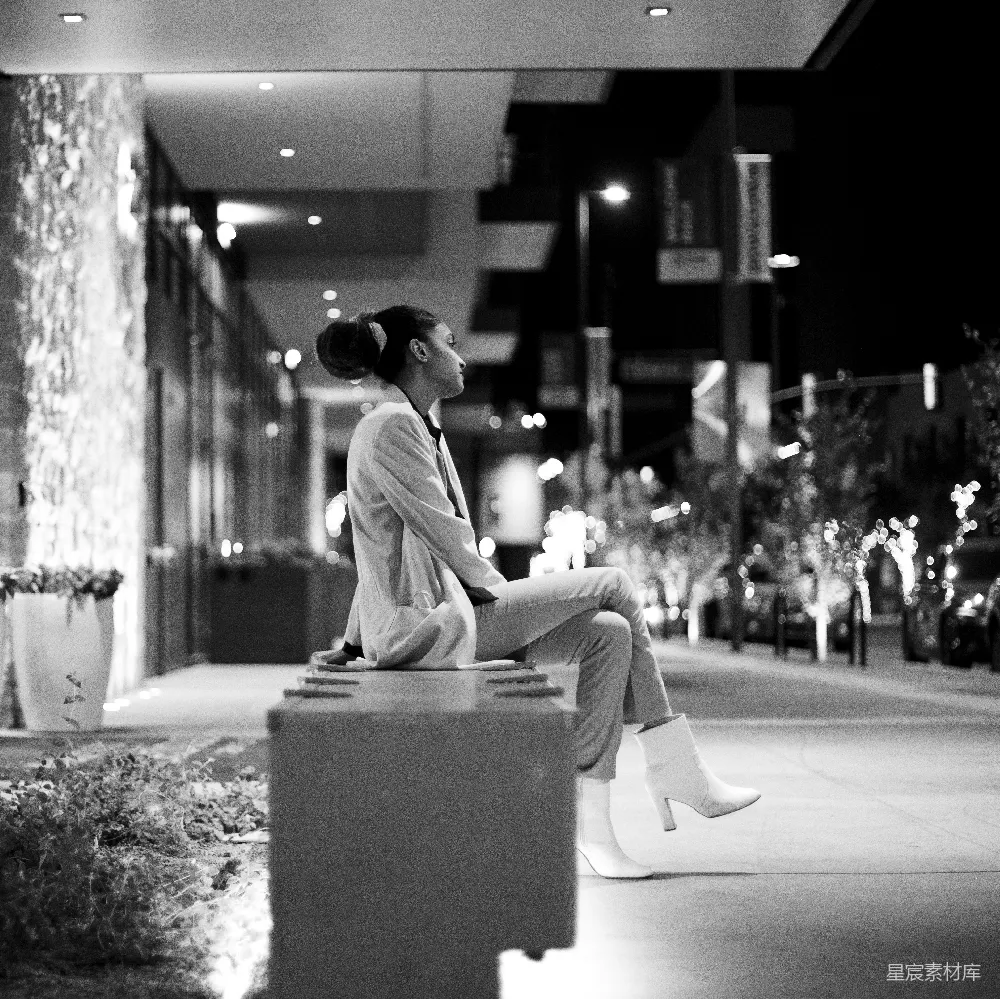 高清摄影 夜景 黑白摄影 城市生活 思考 孤独 夜色中的沉思