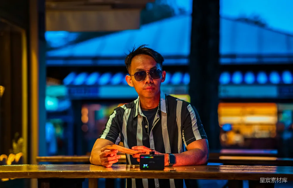 高清摄影 夜晚 酒吧 时尚 夜景 人物 夜晚酒吧中的酷男