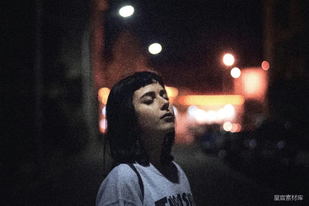 高清摄影 夜晚 城市 人像 孤独 光晕 夜色中的静谧
