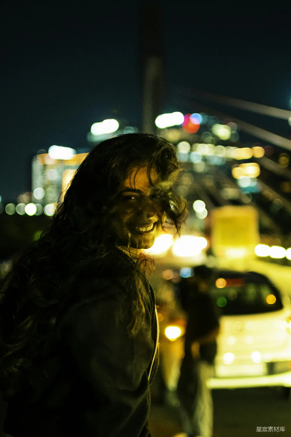 高清摄影 夜景 城市 夜生活 人物 微笑 夜色中的笑容