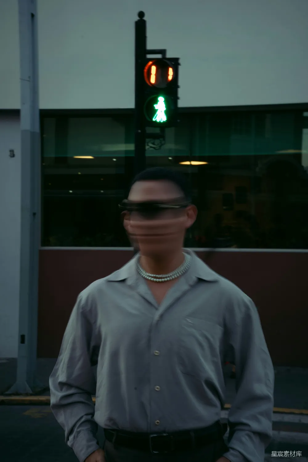 高清摄影 城市 行人 交通信号灯 现代感 街头摄影 城市中的行者